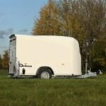Debon Roadster Cargo 2 Kofferanhänger Polyester-Monocoque, zGG 1.300 kg