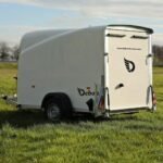 Debon Roadster Cargo 2 Kofferanhänger Polyester-Monocoque, zGG 1.300 kg